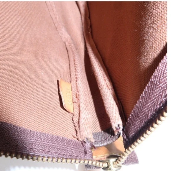 Flawless Louis Vuitton Pochette accessories crossbody shoulder with strap! - Picture 12 of 15